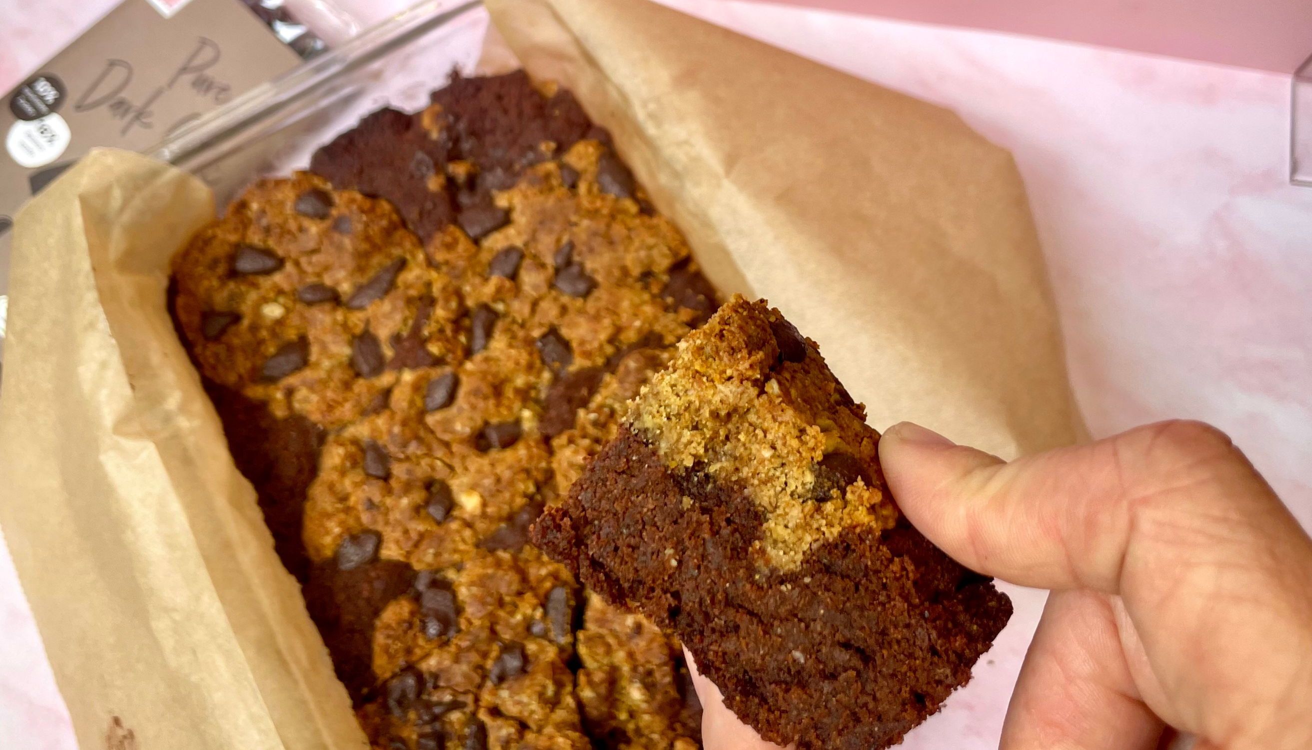 Brookies: Chocolate Chip Cookies mit fudgy Chocolate Brownies - zuckerfrei