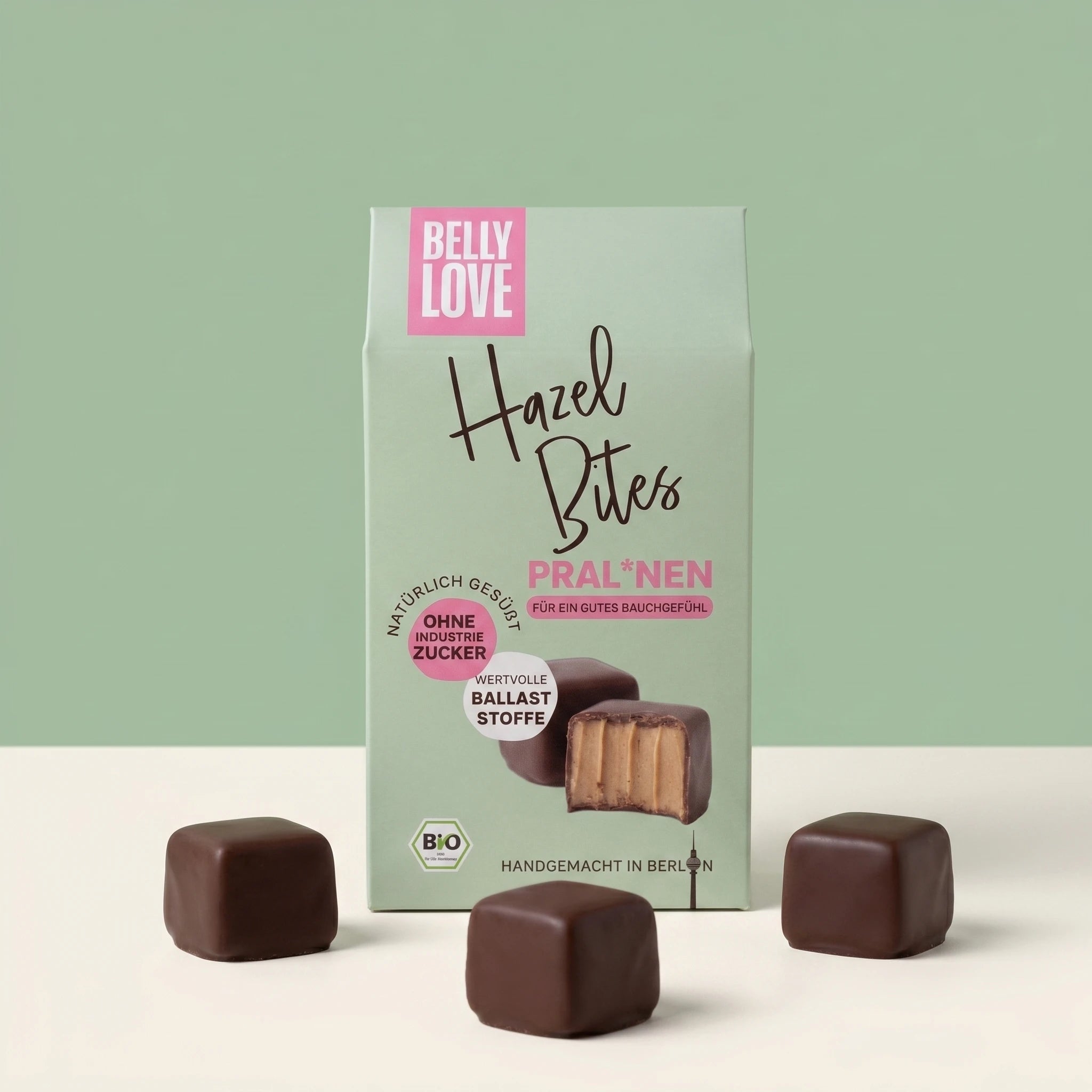 Hazel Bites von Belly Love – Verpackung mit Pralinés davor, industriezuckerfrei, bio