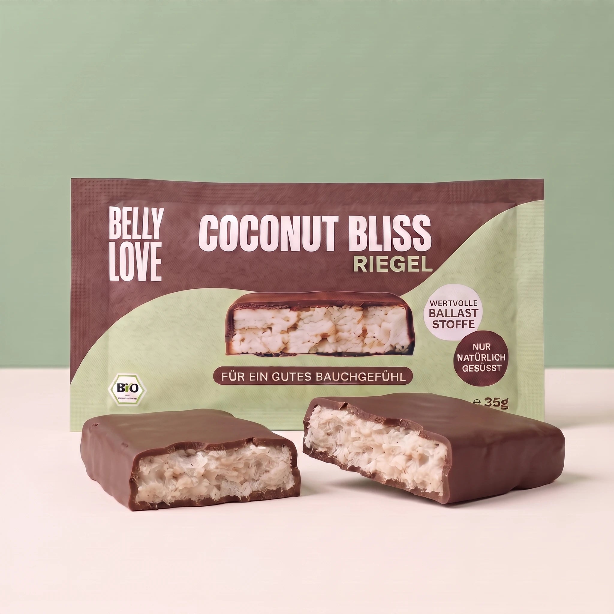 Coconut Bliss Riegel aufgeschnitten  von Belly Love mit Verpackung. Industriezuckerfrei, ballaststoffreich, bio und vegan