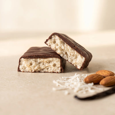 Coconut Bliss Riegel Belly Love mit einzelnen Zutaten. Industriezuckerfrei, bio, vegan