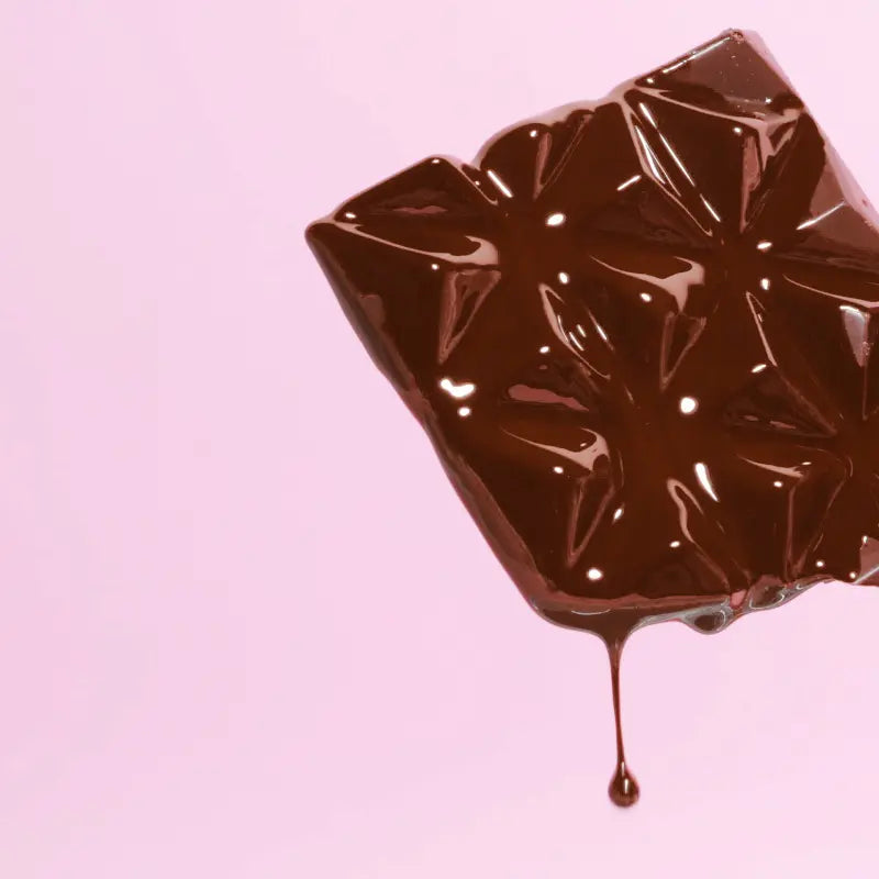 Geschmolzene Belly Love Cashew Cookie Dough Schokolade – clean label, ballaststoffreich, mit Cashewmus und Yacon.