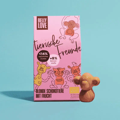 Belly Love Tierische Freunde – Bio-Alternative zu Schokolade in drei Sorten: blond (wie weiße Schokolade), Erdbeere und (vegane) M!lk. Ballaststoffreich, industriezuckerfrei. Clean label, hergestellt in Berlin. Nur natürliche Zutaten. Perfekter Snack für Kinder.